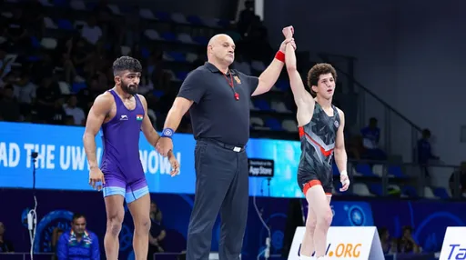 Российский борец Оздамиров завоевал золото на чемпионате мира среди юниоров