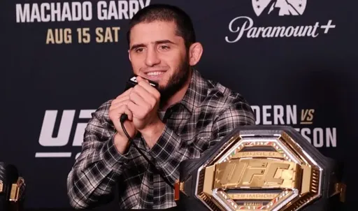 Раисов назвал Махачева лучшим бойцом из СНГ в истории UFC