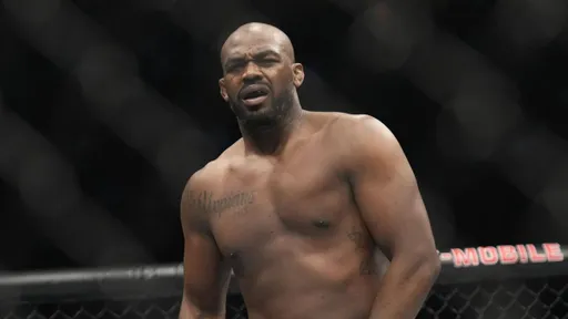 Чемпион UFC Джонс заявил, что знает дату возвращения в октагон