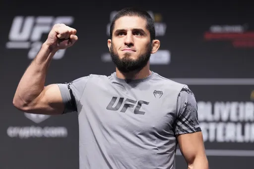 Тренер Махачева желает видеть Ислама чемпионом UFC в полусреднем весе в 2025 году