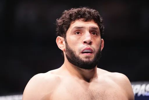 Алискеров: нацелен на финиш в бою с Паком на турнире UFC 321