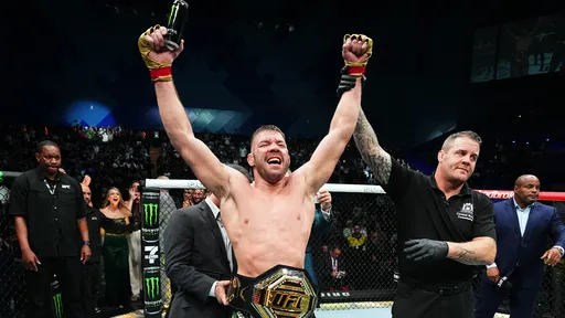 Дю Плесси – Чимаеву: ты не смог взять титул UFC в полусреднем весе – не сможешь и в среднем