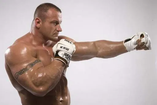 Стронгмен Мариуш Пудзяновски жестко нокаутировал экс-чемпиона KSW