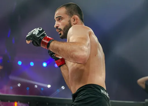 Экс-чемпион Bellator Корешков потерпел поражение в дебютном поединке в PFL