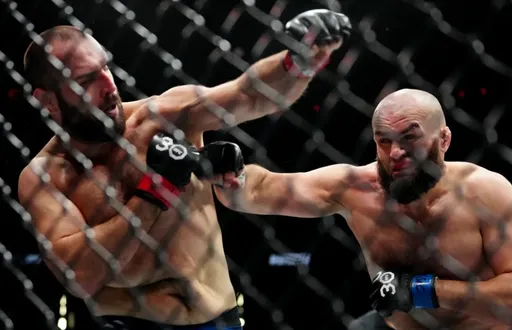 Российский боец Шамиль Газиев с победы дебютировал в UFC