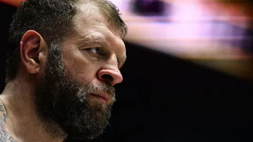 Александр Емельяненко показал видео своего первого выступления на профессиональном ринге