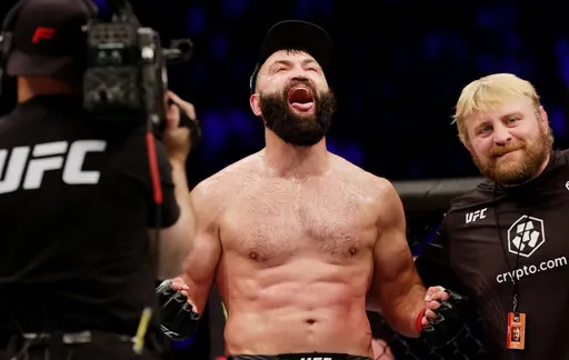 Экс-чемпион UFC Орловский подрался с беженцами в Лондоне