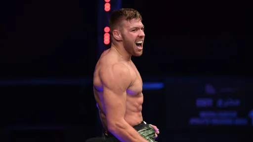 Тилл проиграл Дю Плесси болевым приемом на UFC 282