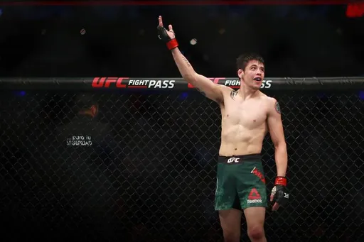 Морено ответил фанатам, освиставшим его после победы над Фигередо на UFC 283