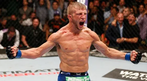 Бывший чемпион UFC Диллашоу успешно перенес операцию на плече