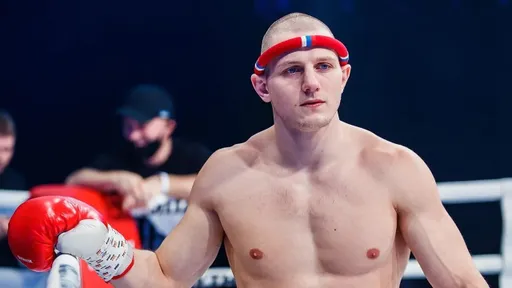 Россиянин Меньшиков проиграл нокаутом в чемпионском поединке в лиге ONE