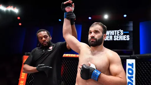 «Моему сопернику уже пора на пенсию». Азамат Мурзаканов – о бое в UFC, Анкалаеве, Махачеве и Яне