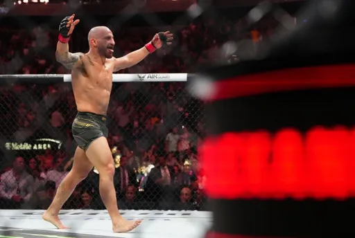 Волкановски назвал себя королем полулегкого дивизиона UFC