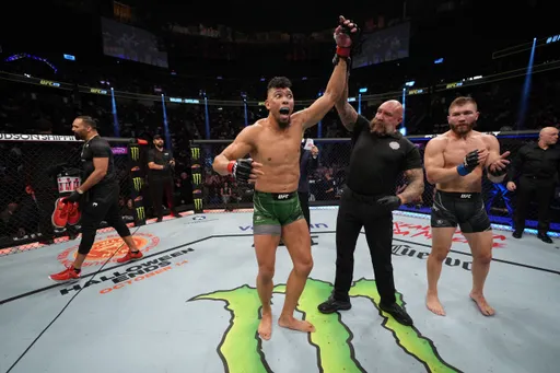 Куцелаба проиграл Уокеру сабмишном на UFC 279