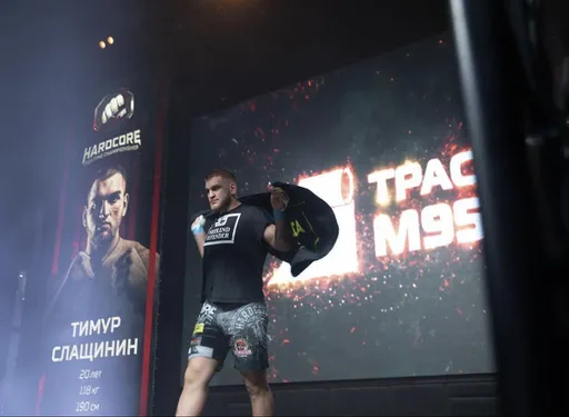 Слащинин нокаутировал Огнеборца и защитил пояс Hardcore FC