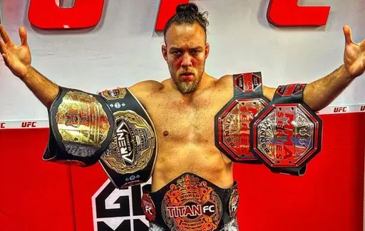 Уокер: приеду в Россию, чтобы помочь брату подготовиться к дебюту в UFC