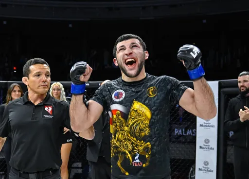 Россиянин Бекоев победил бразильца Фернандо и стал чемпионом LFA