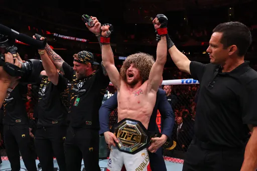 Двалишвили поздравил Махачева с успешной защитой титула UFC