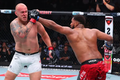Кортес-Акоста победил Спивака решением судей на турнире UFC 316