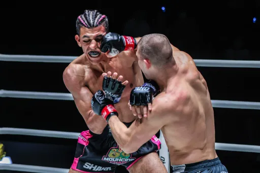 Россиянин Меньшиков в первом раунде нокаутировал Чафи на ONE Fight Night 17 и получил бонус в 50 тысяч долларов