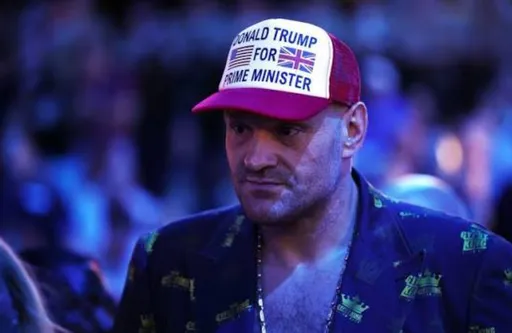 Фьюри подвергся жесткой критике за поддержку Трампа на турнире UFC
