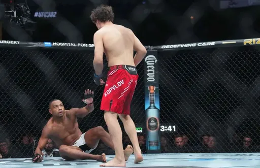 Роман Копылов одержал победу над Сезаром Алмейдой на турнире UFC 302