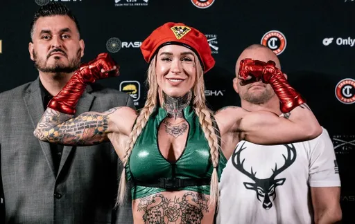 Боец BKFC Старлинг пришла на взвешивание в образе персонажа из Street Fighter