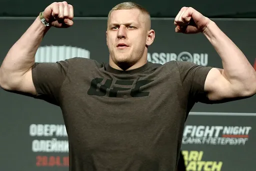 Павлович в топ-3 тяжеловесов UFC, бой Асбарова против чемпиона BKFC: самое главное за день в единоборствах