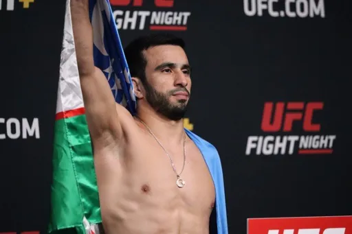 Заррух Адашев проиграл Оди Осборну нокаутом в первом раунде на UFC Vegas 56