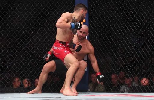 Бикрев объяснил поражение Волкановски на UFC 298