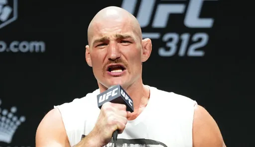 Бывший чемпион UFC раскритиковал Стрикленда за поражение от Дю Плесси