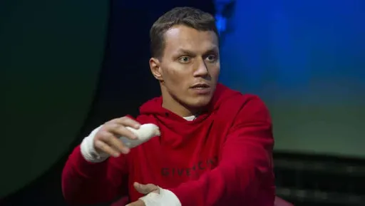 Тарасов проиграл Калмыкову техническим нокаутом на Hardcore MMA