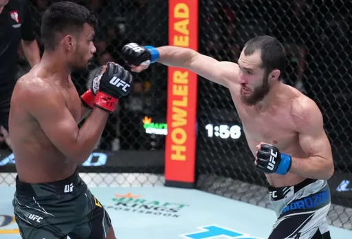 Морозов единогласным решением победил Пайву на UFC Vegas 57