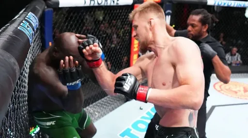 Константин Цзю оценил победу Александра Волкова на UFC Vegas 56