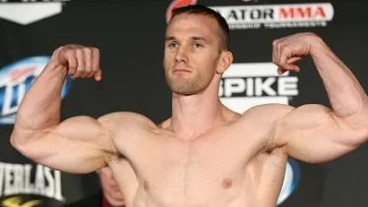 Экс-боец Bellator и PFL Холси подписал контракт с ACA