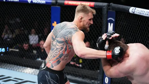 Волков победил Романова техническим нокаутом в первом раунде на турнире UFC Fight Night 221
