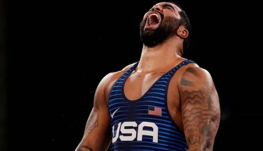 Олимпийский чемпион по борьбе Стивсон попросил подписать его в UFC