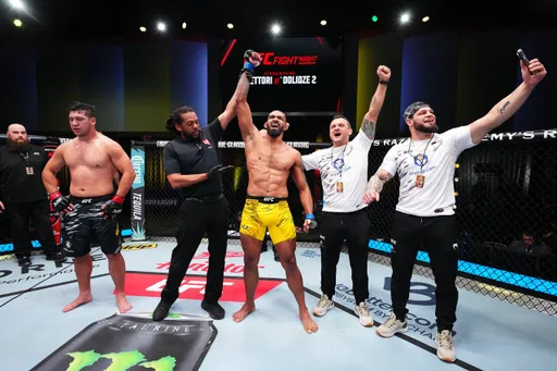 Казахстанец Нургожай потерпел досрочное поражение в дебютном бою в UFC