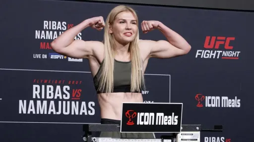 Россиянка Железнякова – о дебютной победе в UFC: я очень счастлива