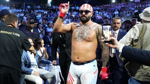 Уайт осудил скандальную речь Хокита после победы на турнире UFC у Белого дома
