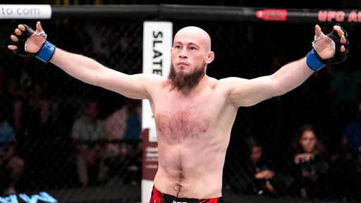 Фахретдинов подписал новый контракт с UFC на четыре боя