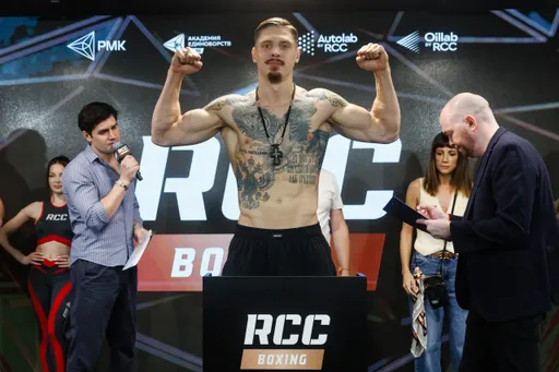 Войцеховский победил Суареса решением большинства судей на турнире RCC Boxing