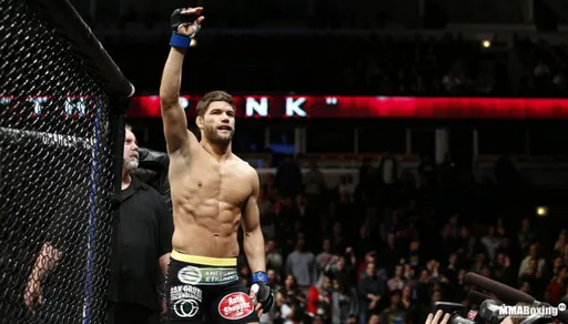 Томсон назвал имена двух бойцов легкого веса UFC, которых Волкановски не сможет победить
