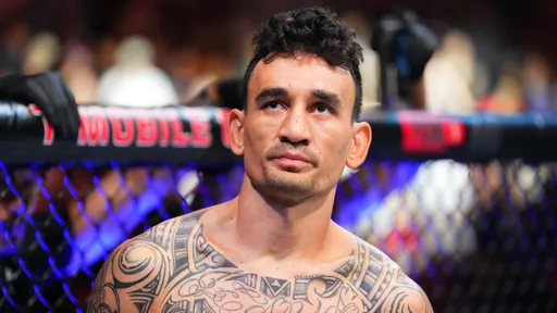 Гонорары участников турнира UFC 318: Холлоуэй заработал полтора миллиона долларов