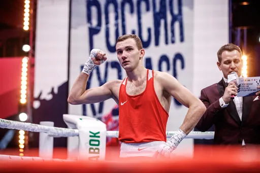 Россиянин Саввин вышел в 1/8 финала чемпионата мира по боксу