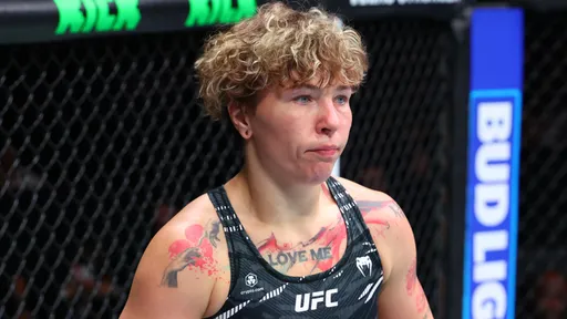 Алексеева потерпела третье поражение подряд в UFC, проиграв бразильянке Меските