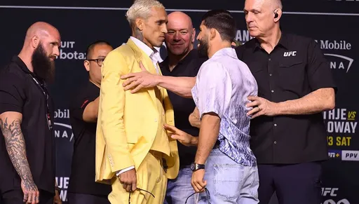 Бойцы UFC выбрали победителя боя Царукяна и Оливейры