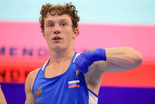 Россиянин Рогозин выиграл серебро на чемпионате мира по боксу в Дубае