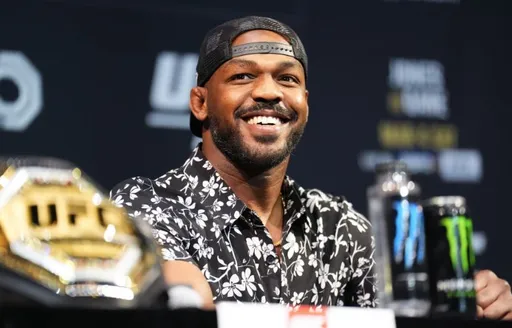 Полиция открыла дело против чемпиона UFC Джонса после нападения на допинг-агента