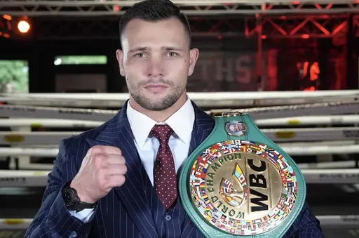 Чемпион WBC Лерена: в реванше Усика и Дюбуа шансы 50 на 50